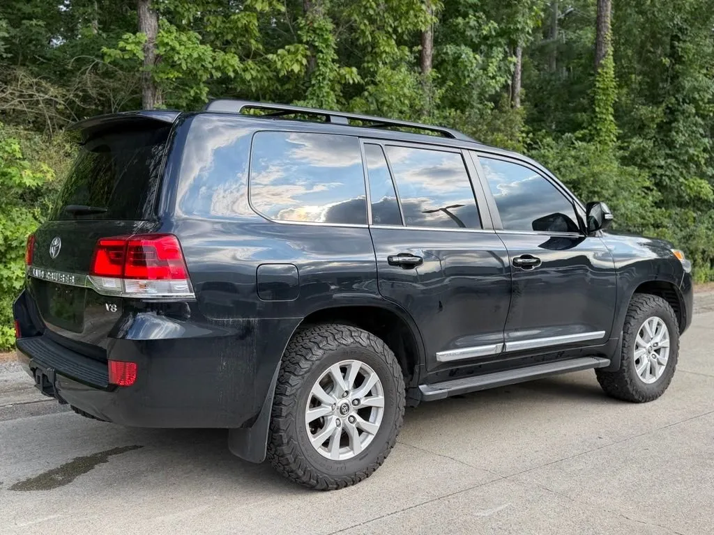 2017 Toyota Land Cruiser Base thumbnail 5