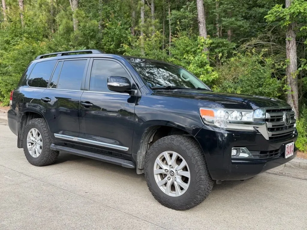 2017 Toyota Land Cruiser Base thumbnail 6