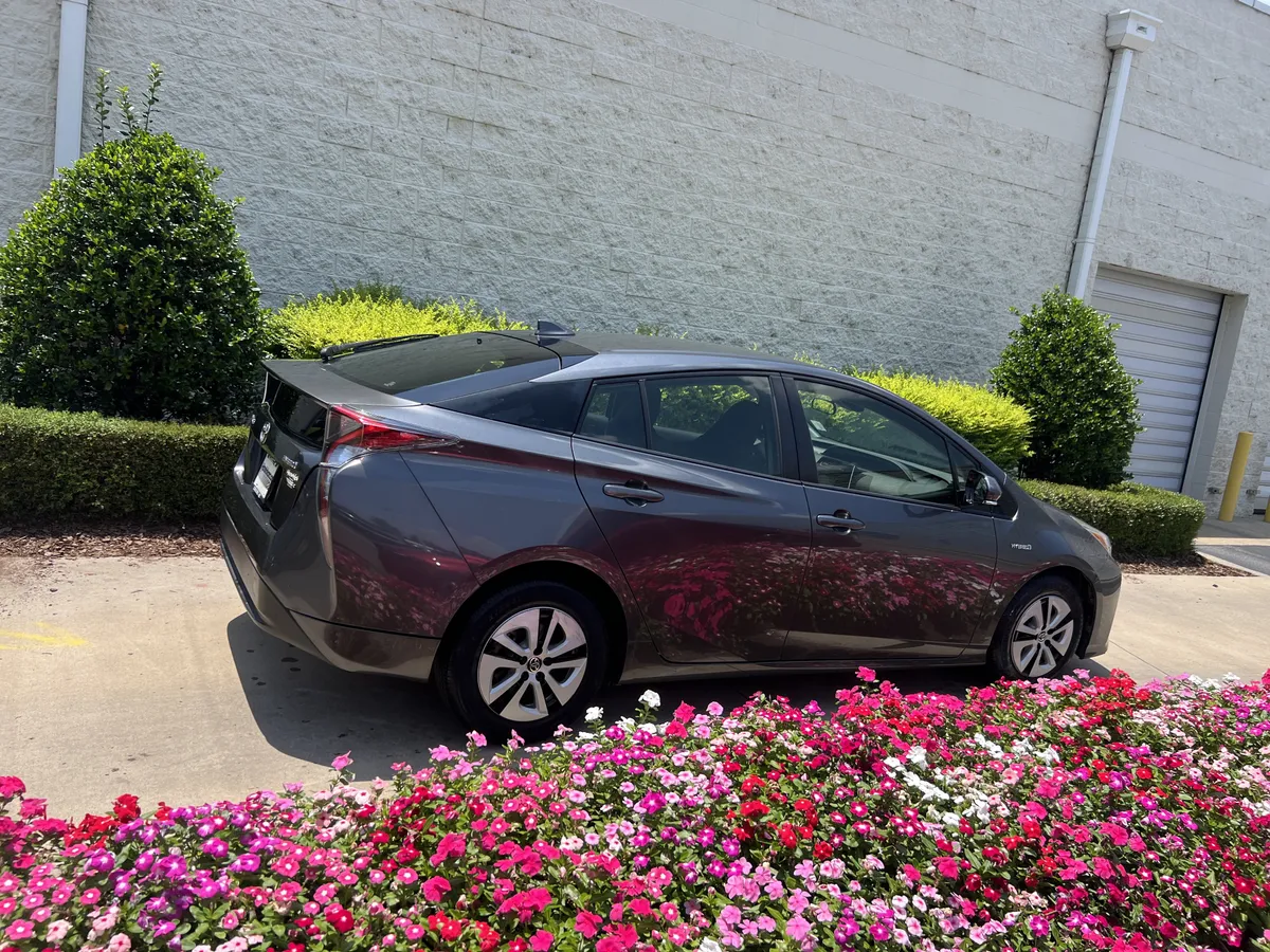 2017 Toyota Prius Three thumbnail 10