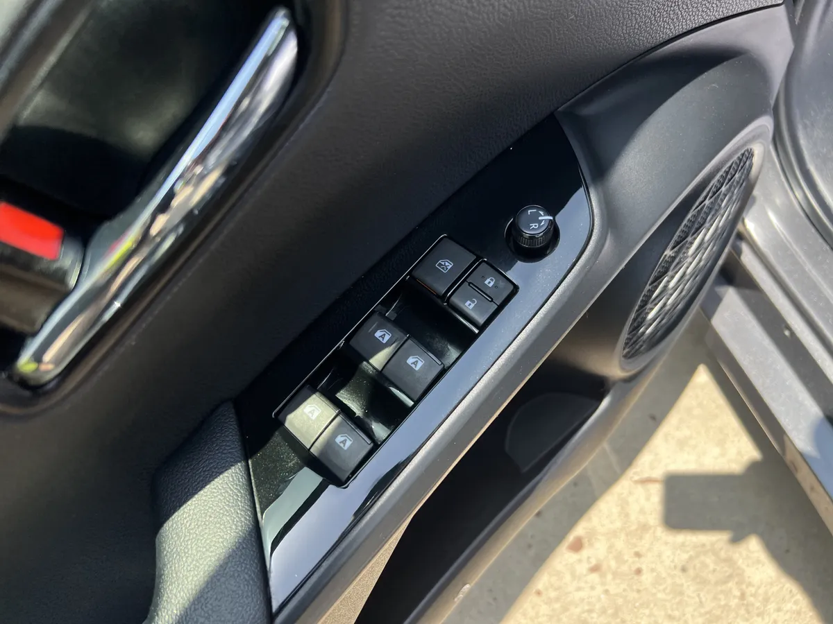 2017 Toyota Prius Three thumbnail 14