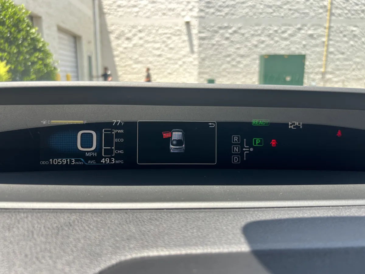 2017 Toyota Prius Three thumbnail 20