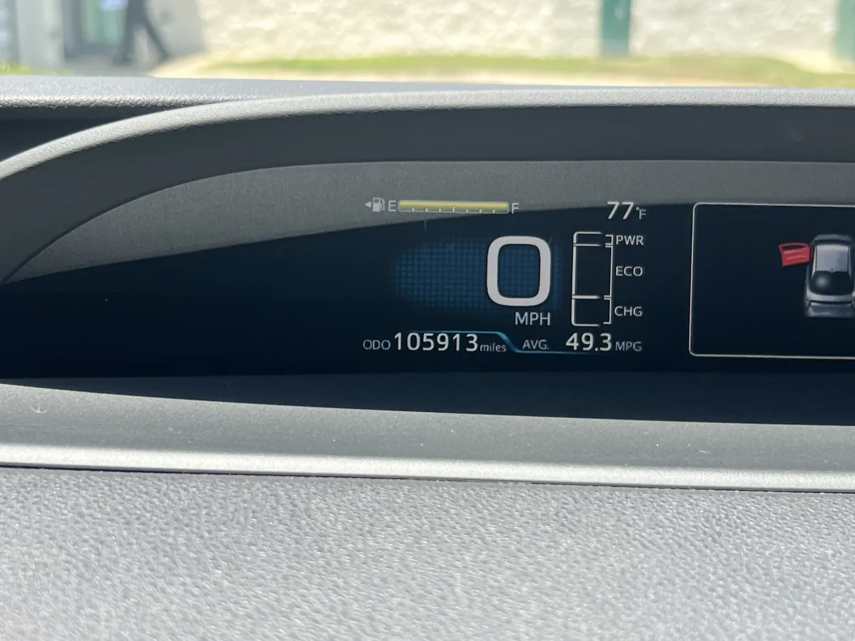 2017 Toyota Prius Three thumbnail 21