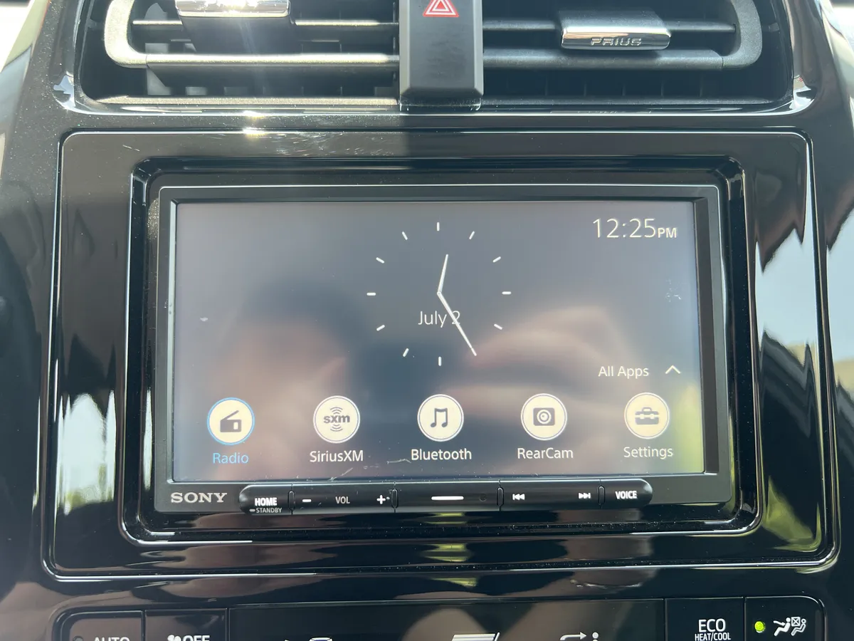 2017 Toyota Prius Three thumbnail 23
