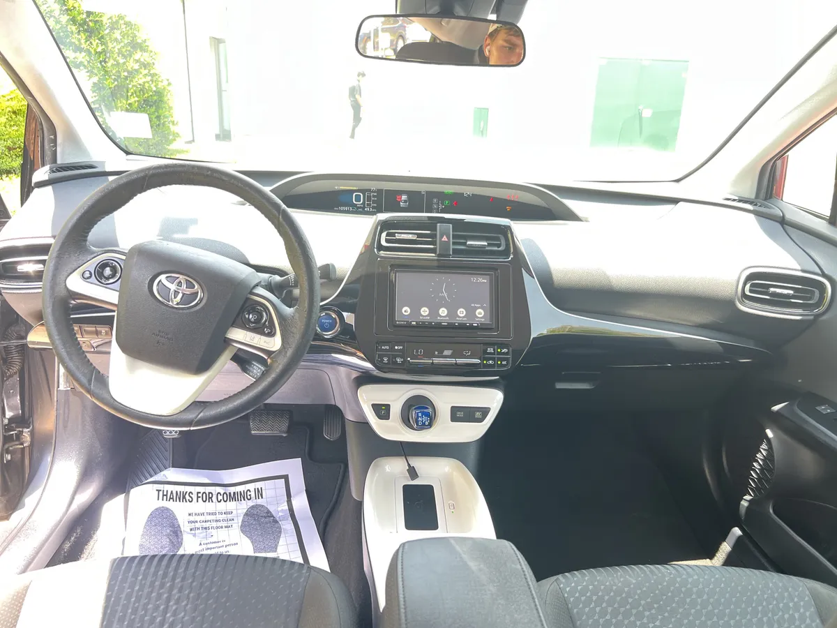 2017 Toyota Prius Three thumbnail 27