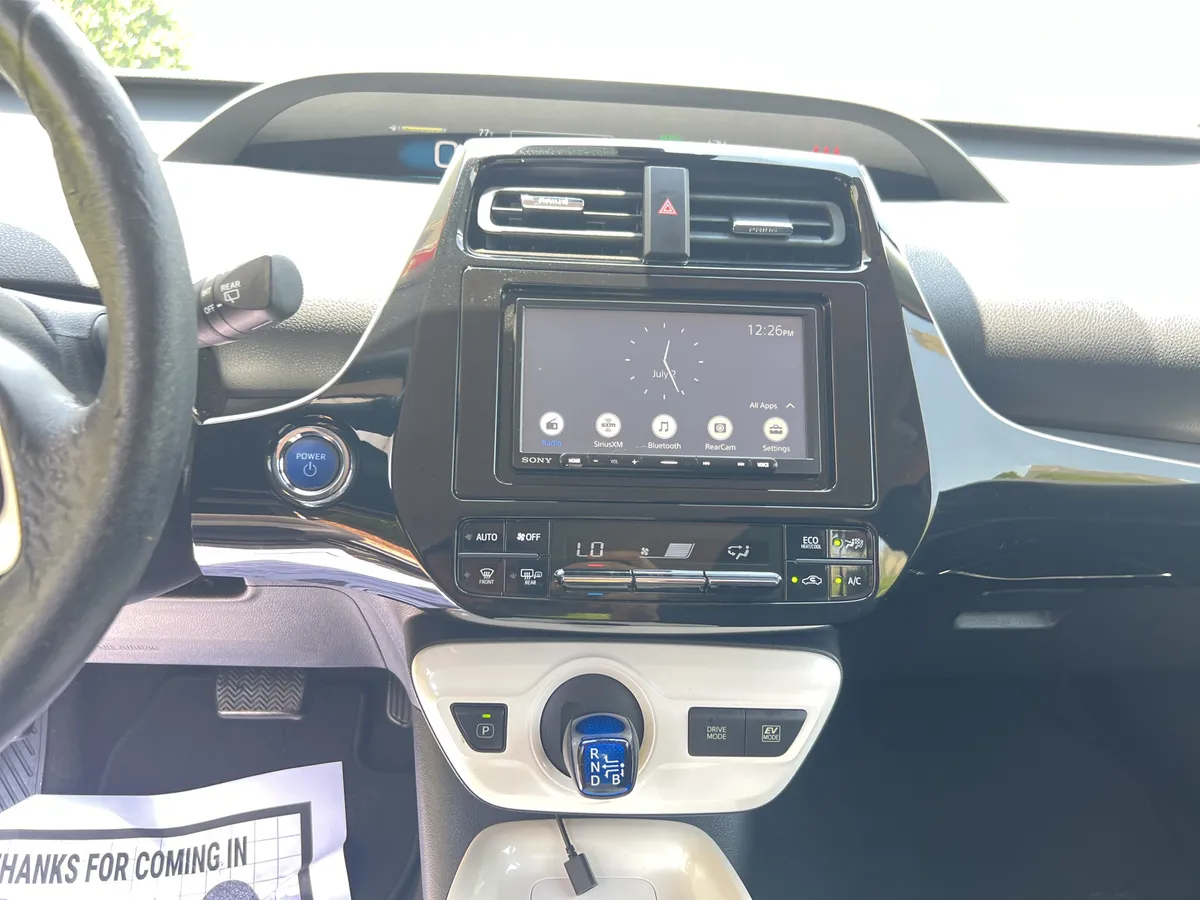 2017 Toyota Prius Three thumbnail 28