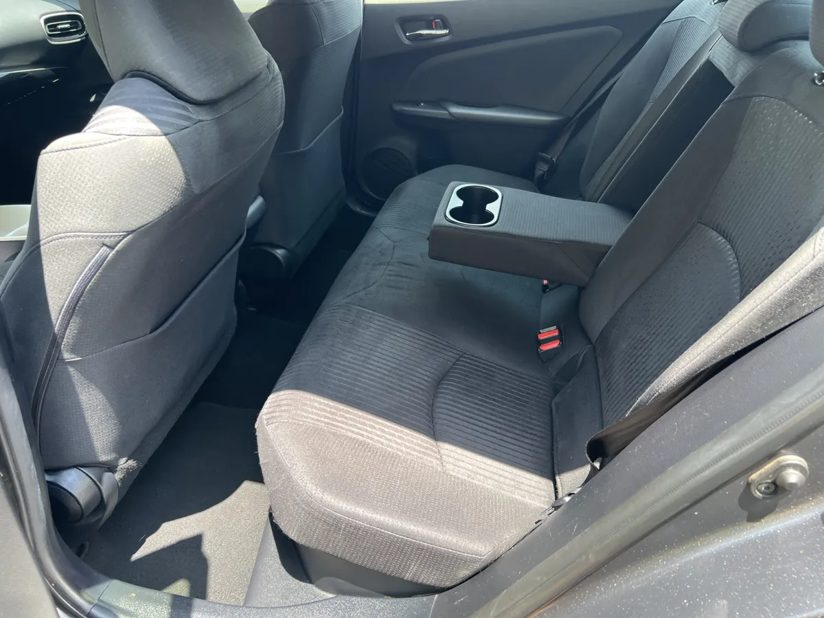 2017 Toyota Prius Three thumbnail 29
