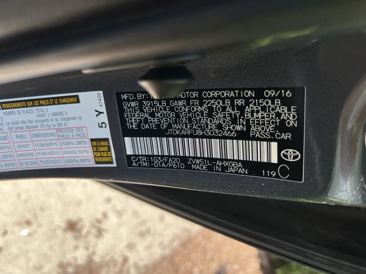 2017 Toyota Prius Three thumbnail 33