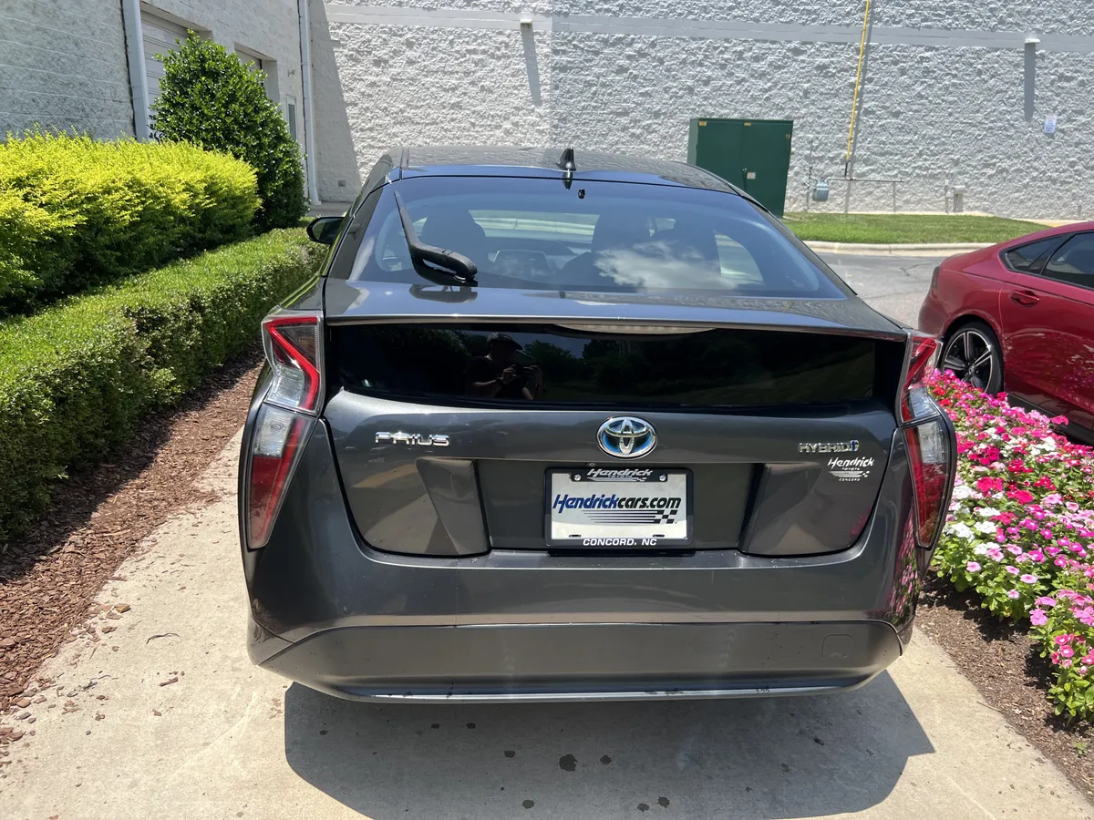 2017 Toyota Prius Three thumbnail 8