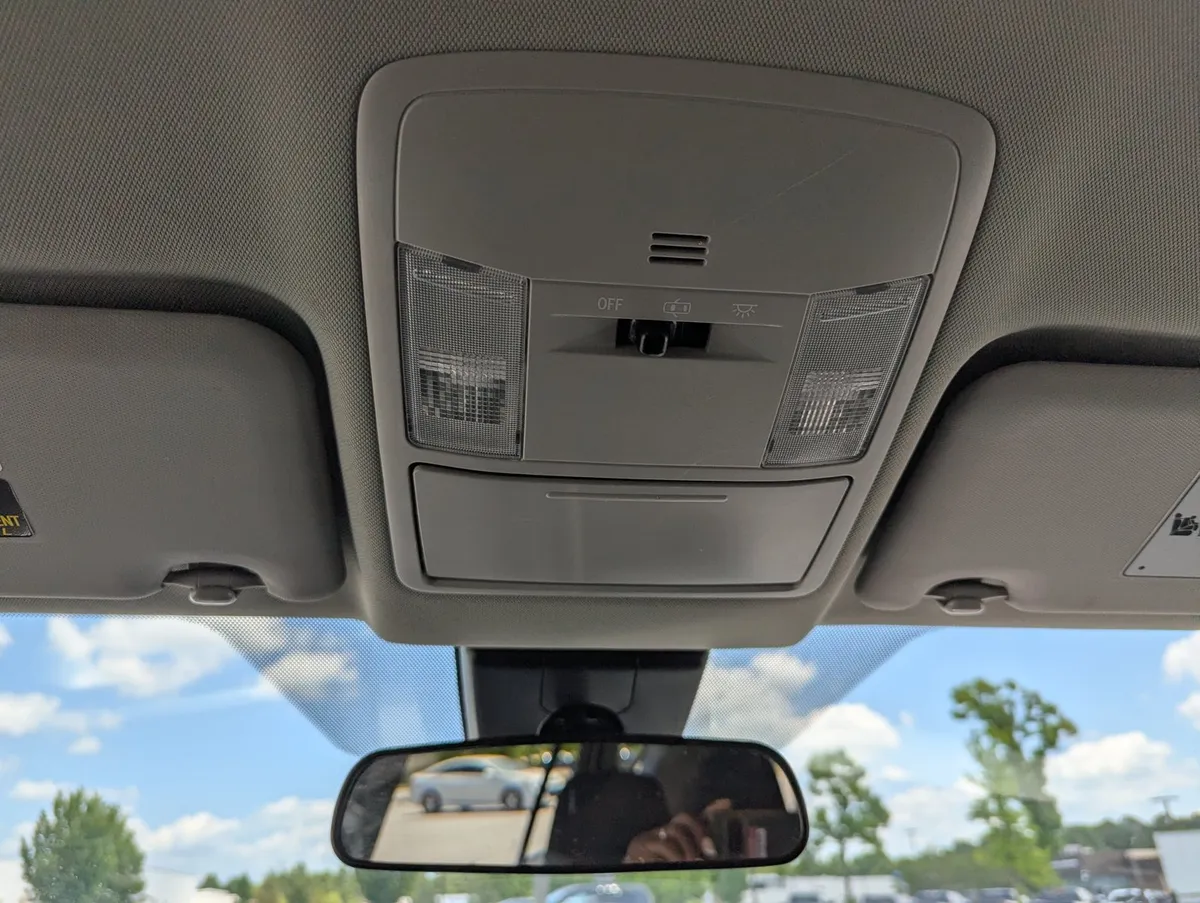 2017 Toyota RAV4 LE thumbnail 20