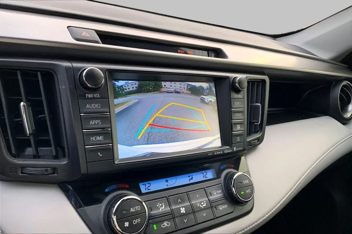 2017 Toyota RAV4 XLE thumbnail 28