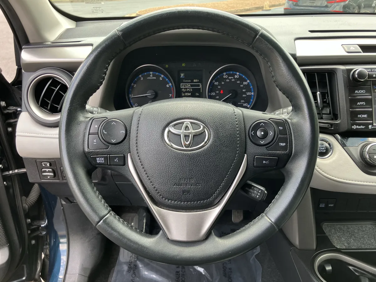 2017 Toyota RAV4 XLE FWD thumbnail 20