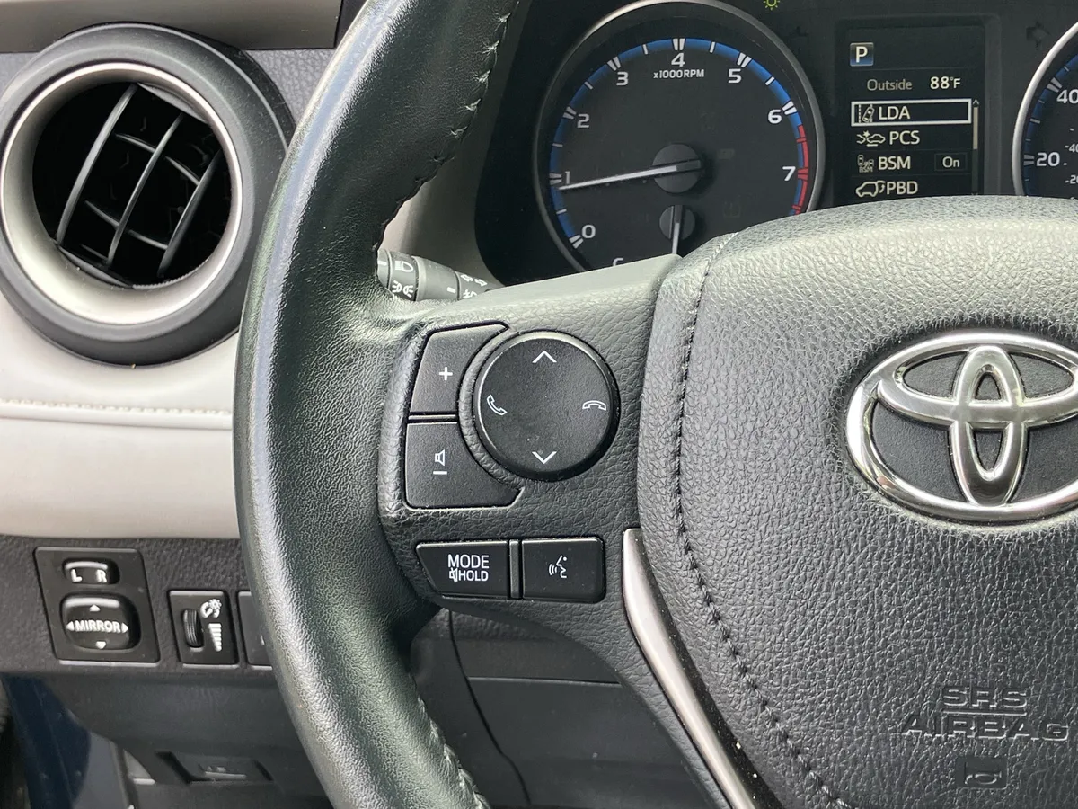 2017 Toyota RAV4 XLE FWD thumbnail 21