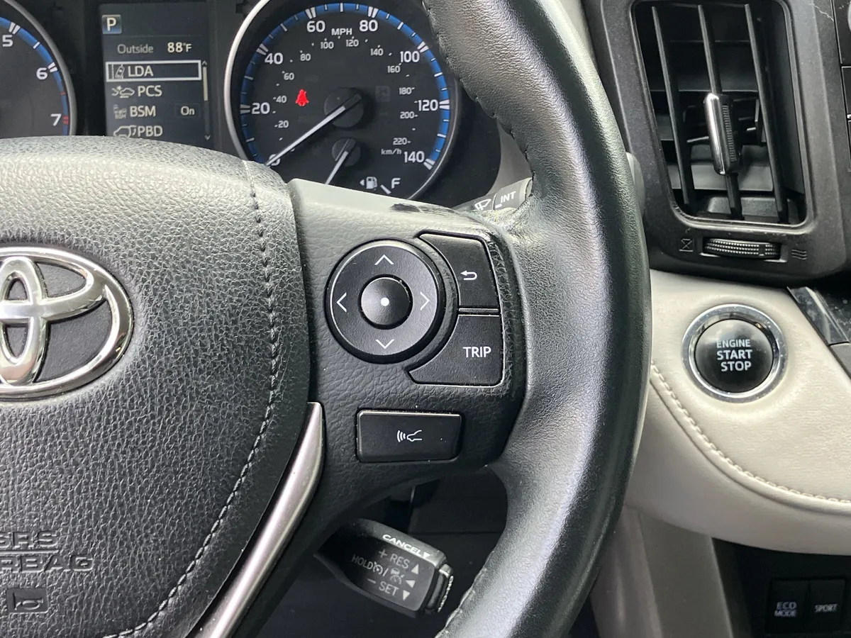 2017 Toyota RAV4 XLE FWD thumbnail 22