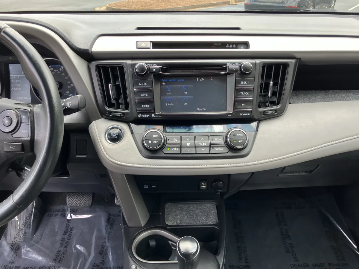 2017 Toyota RAV4 XLE FWD thumbnail 25