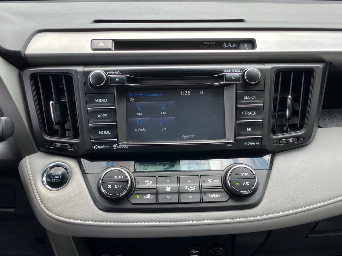 2017 Toyota RAV4 XLE FWD thumbnail 26