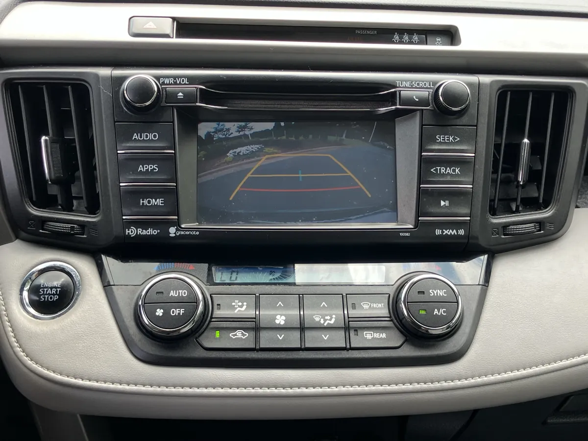 2017 Toyota RAV4 XLE FWD thumbnail 27