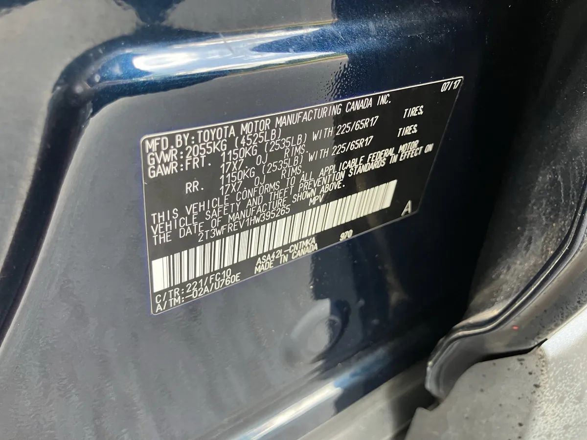 2017 Toyota RAV4 XLE FWD thumbnail 30