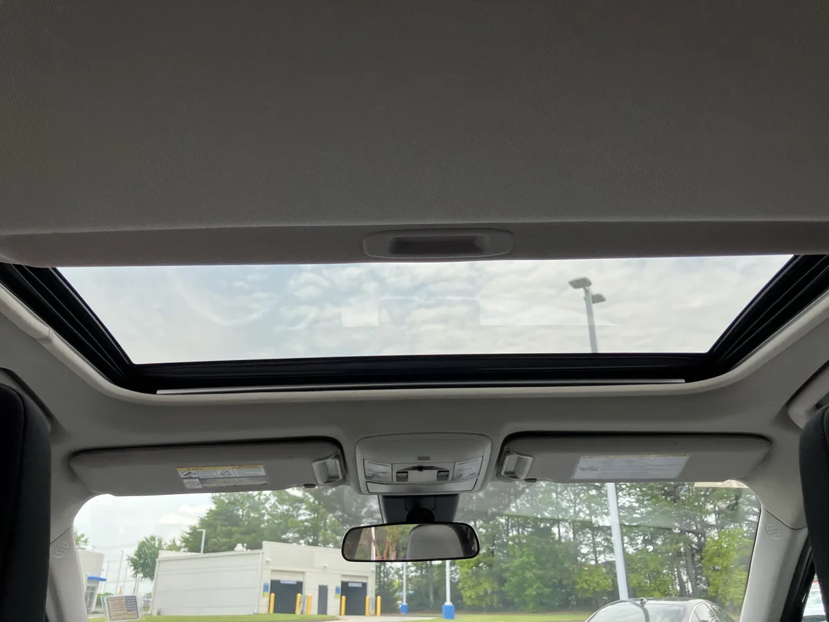 2017 Toyota RAV4 XLE FWD thumbnail 31