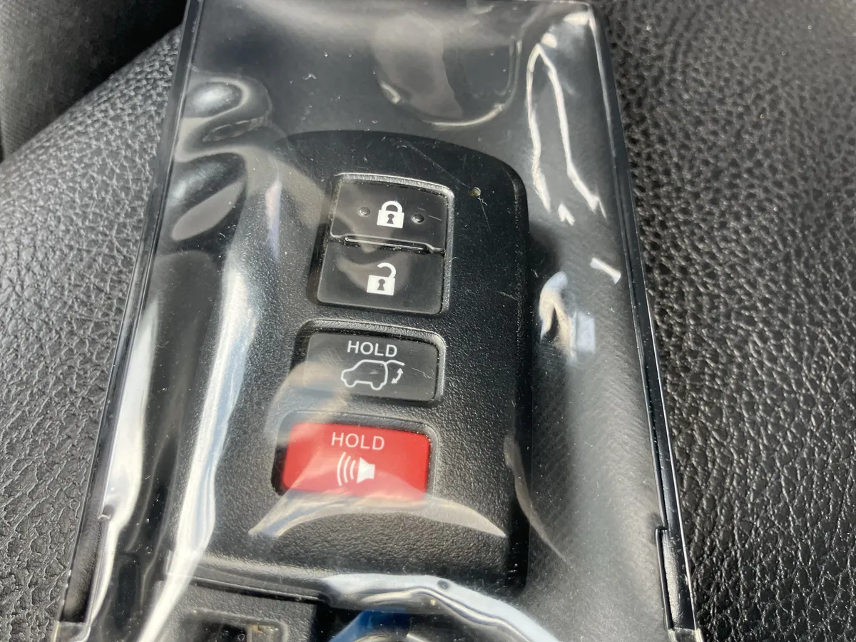 2017 Toyota RAV4 XLE FWD thumbnail 38