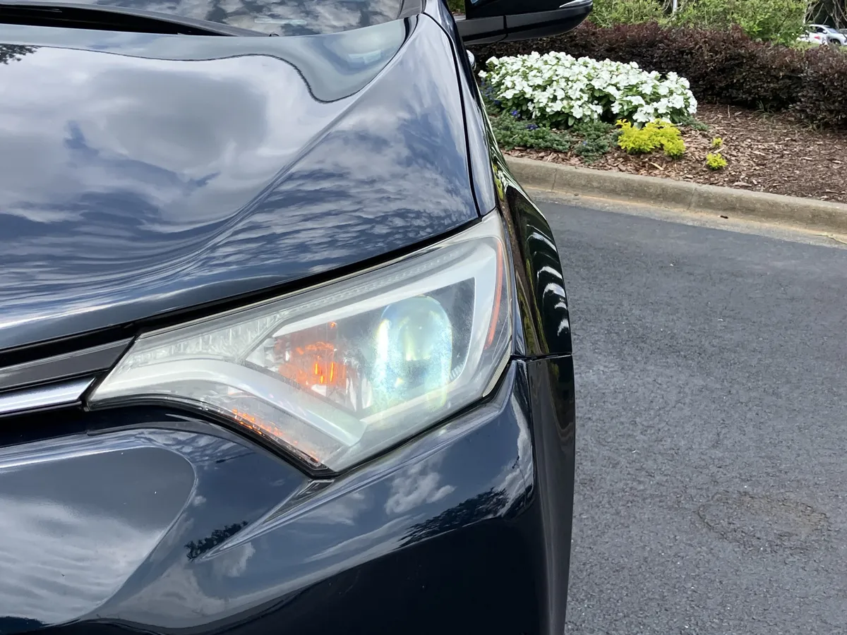 2017 Toyota RAV4 XLE FWD thumbnail 5