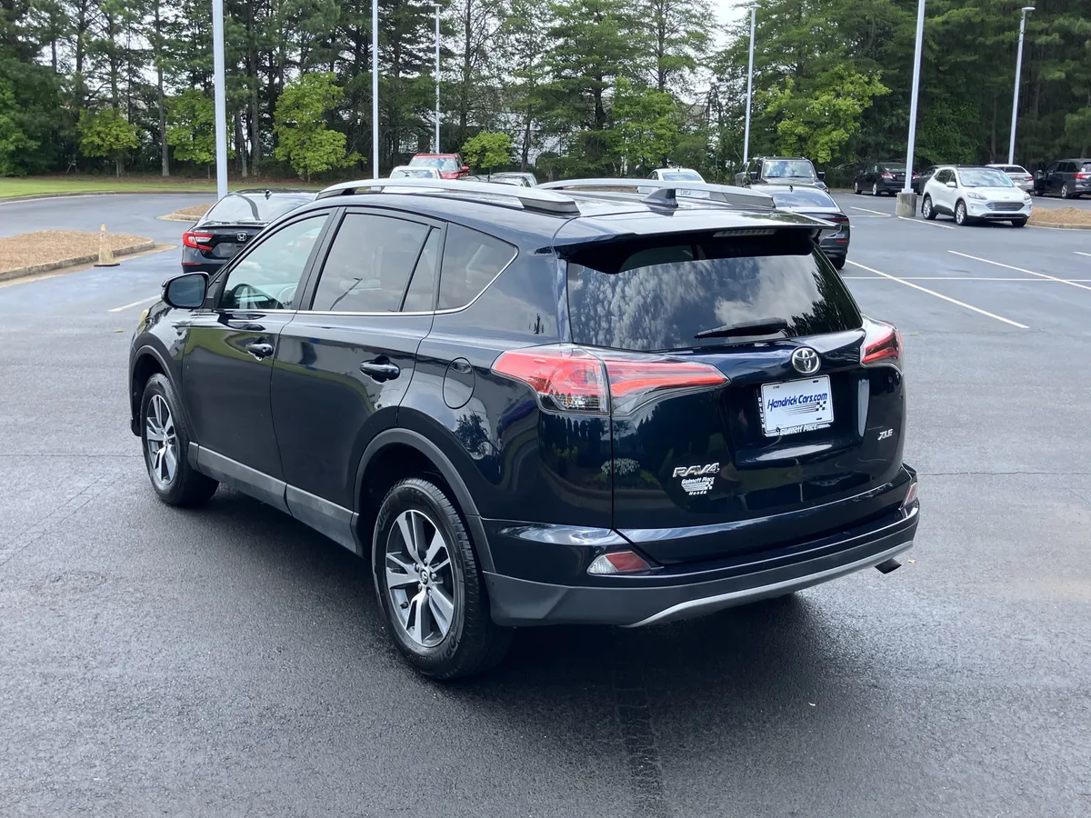 2017 Toyota RAV4 XLE FWD thumbnail 8