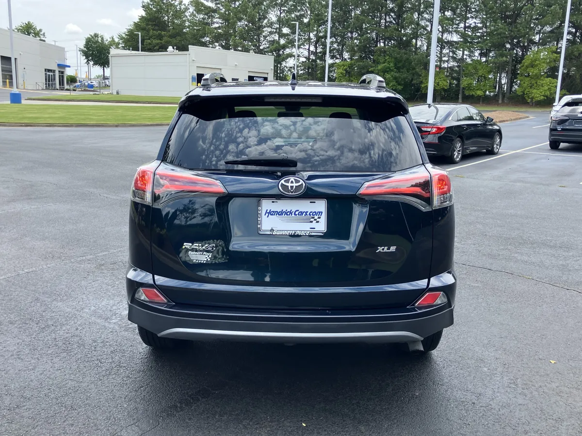 2017 Toyota RAV4 XLE FWD thumbnail 9