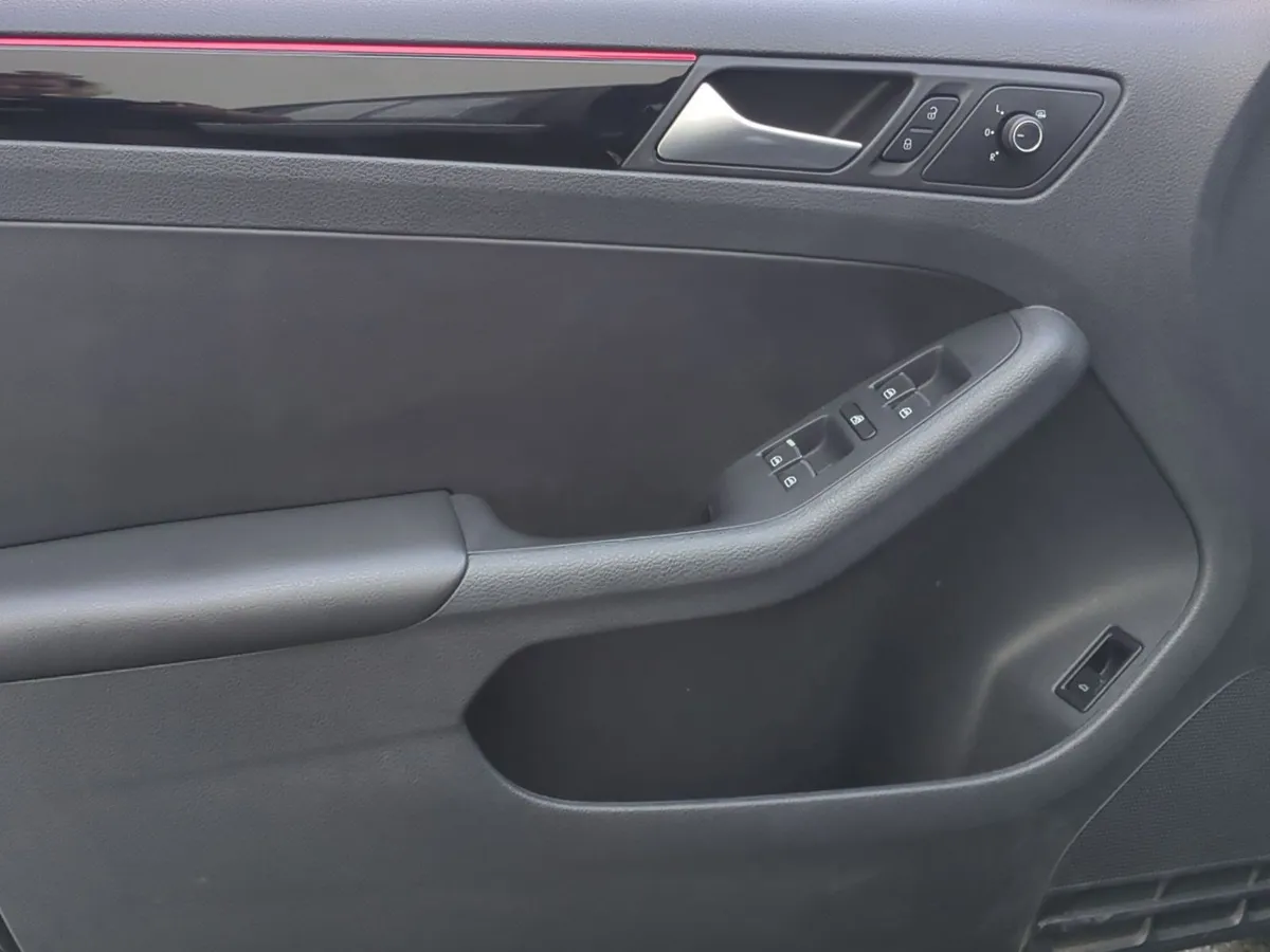 2017 Volkswagen Jetta GLI thumbnail 12