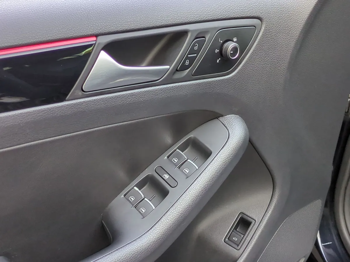 2017 Volkswagen Jetta GLI thumbnail 13