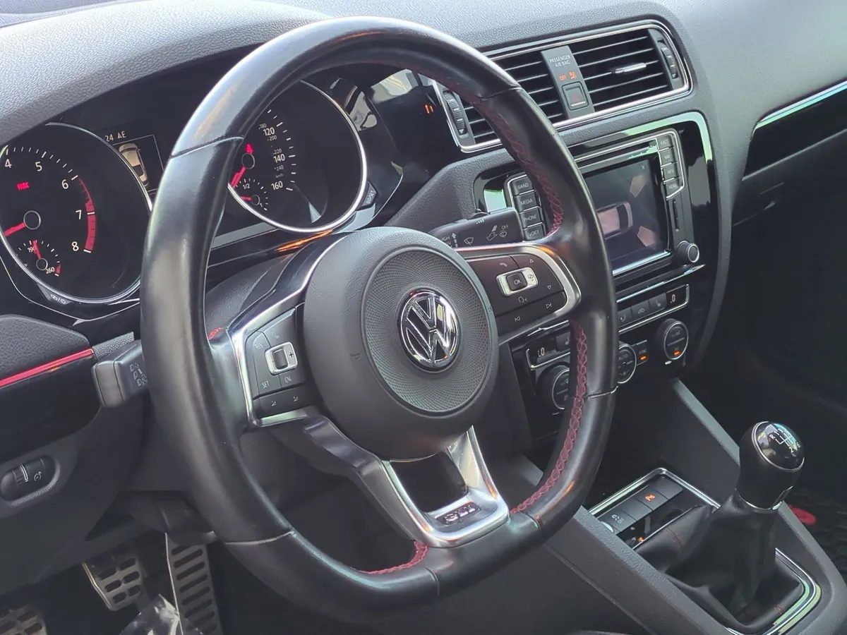 2017 Volkswagen Jetta GLI thumbnail 16
