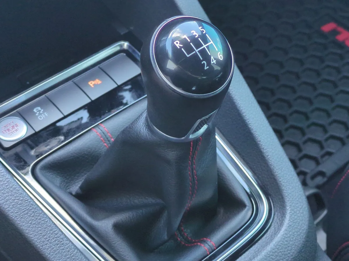 2017 Volkswagen Jetta GLI thumbnail 24