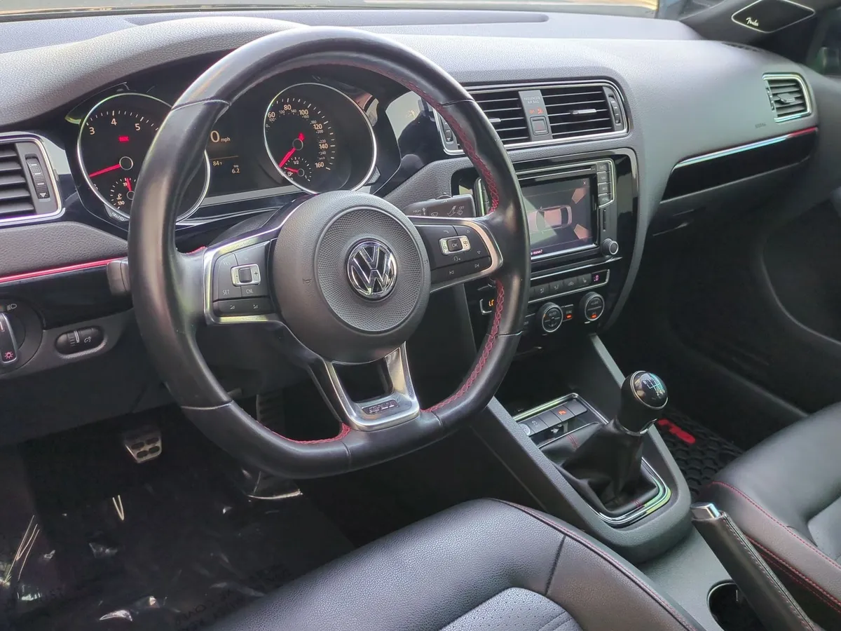 2017 Volkswagen Jetta GLI thumbnail 27
