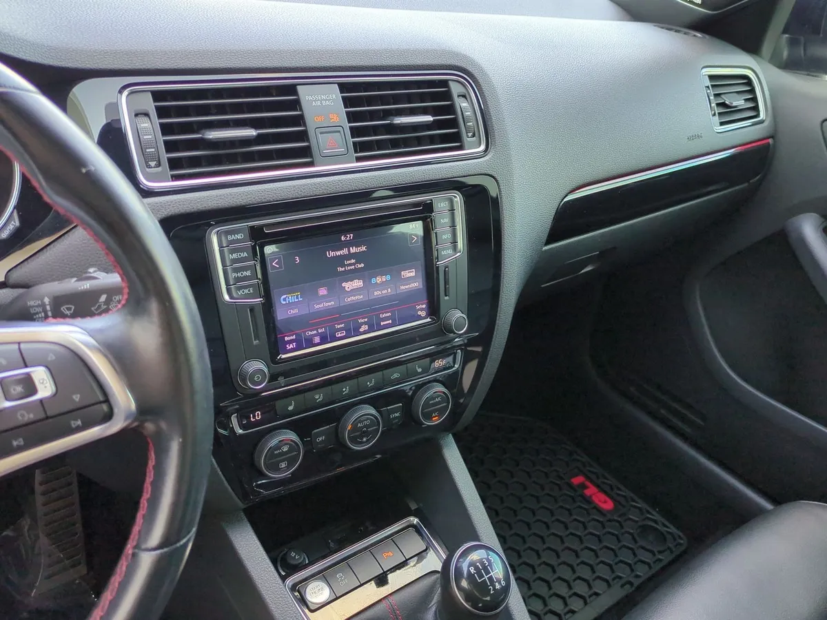 2017 Volkswagen Jetta GLI thumbnail 28