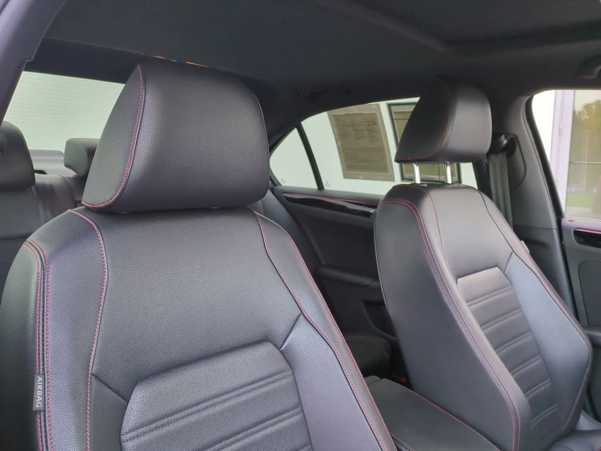 2017 Volkswagen Jetta GLI thumbnail 31