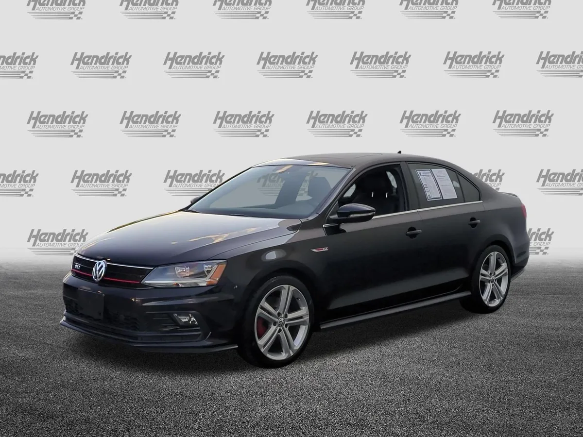 2017 Volkswagen Jetta GLI thumbnail 4