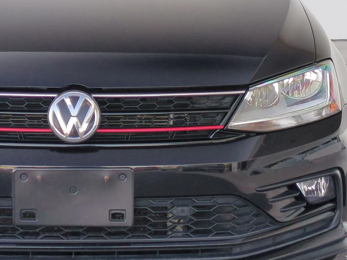 2017 Volkswagen Jetta GLI thumbnail 5