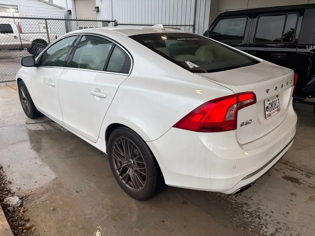 2017 Volvo S60 Inscription T5 thumbnail 2