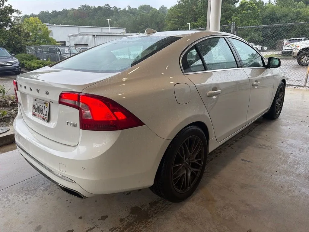 2017 Volvo S60 Inscription T5 thumbnail 3