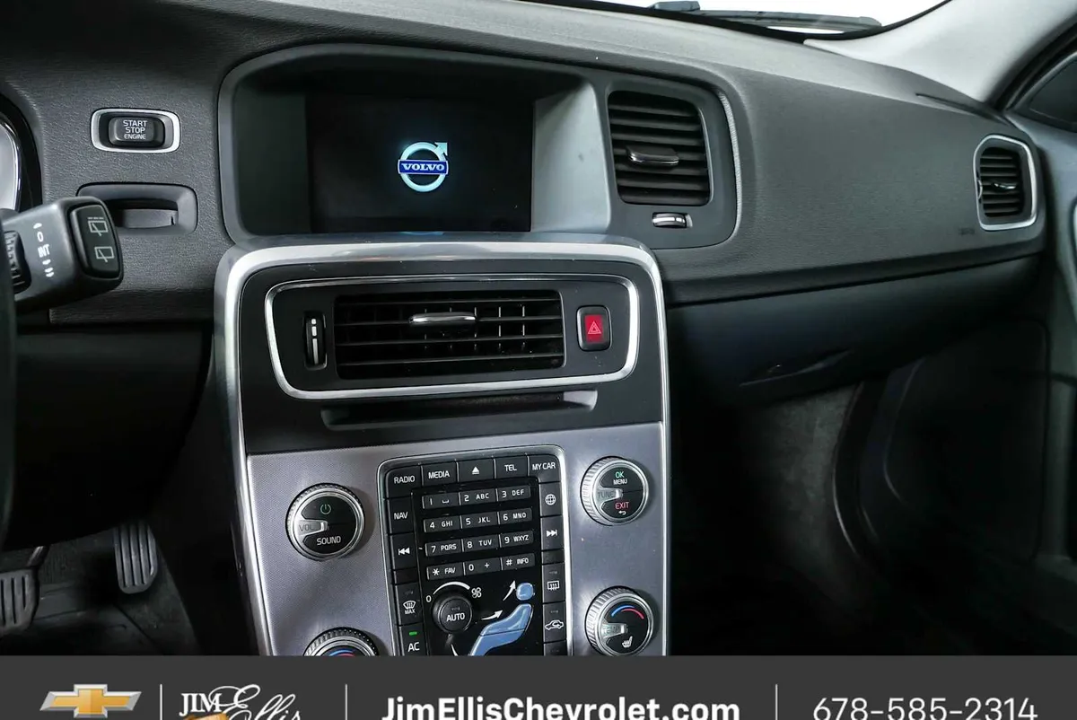 2017 Volvo V60 Cross Country T5 thumbnail 12