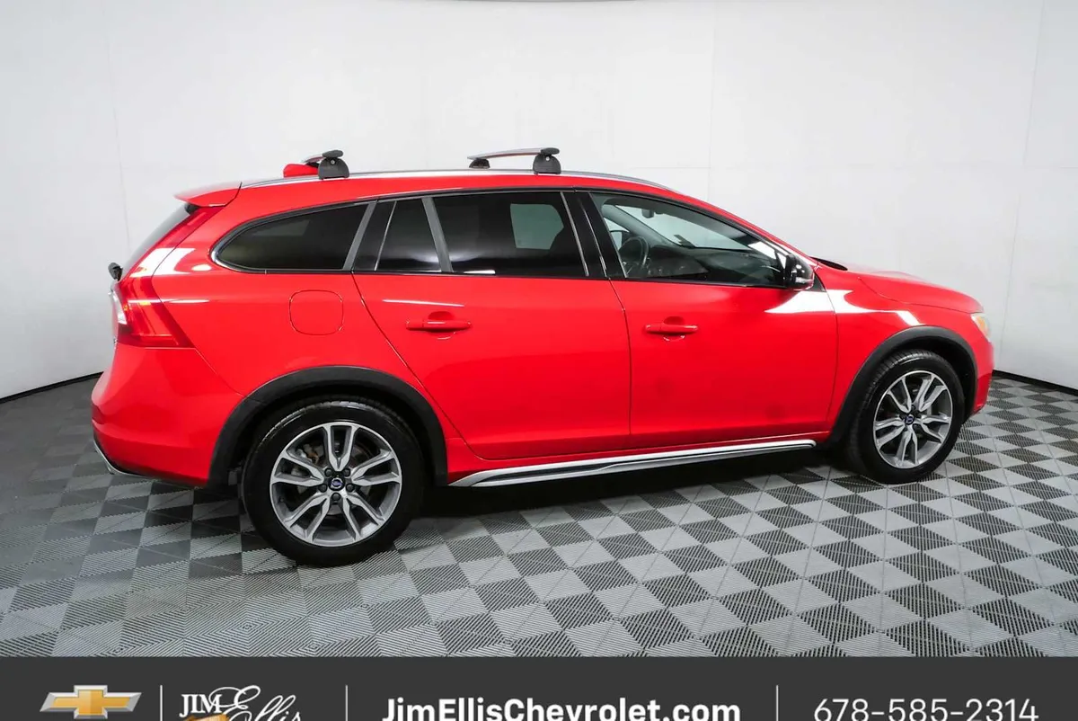2017 Volvo V60 Cross Country T5 thumbnail 2