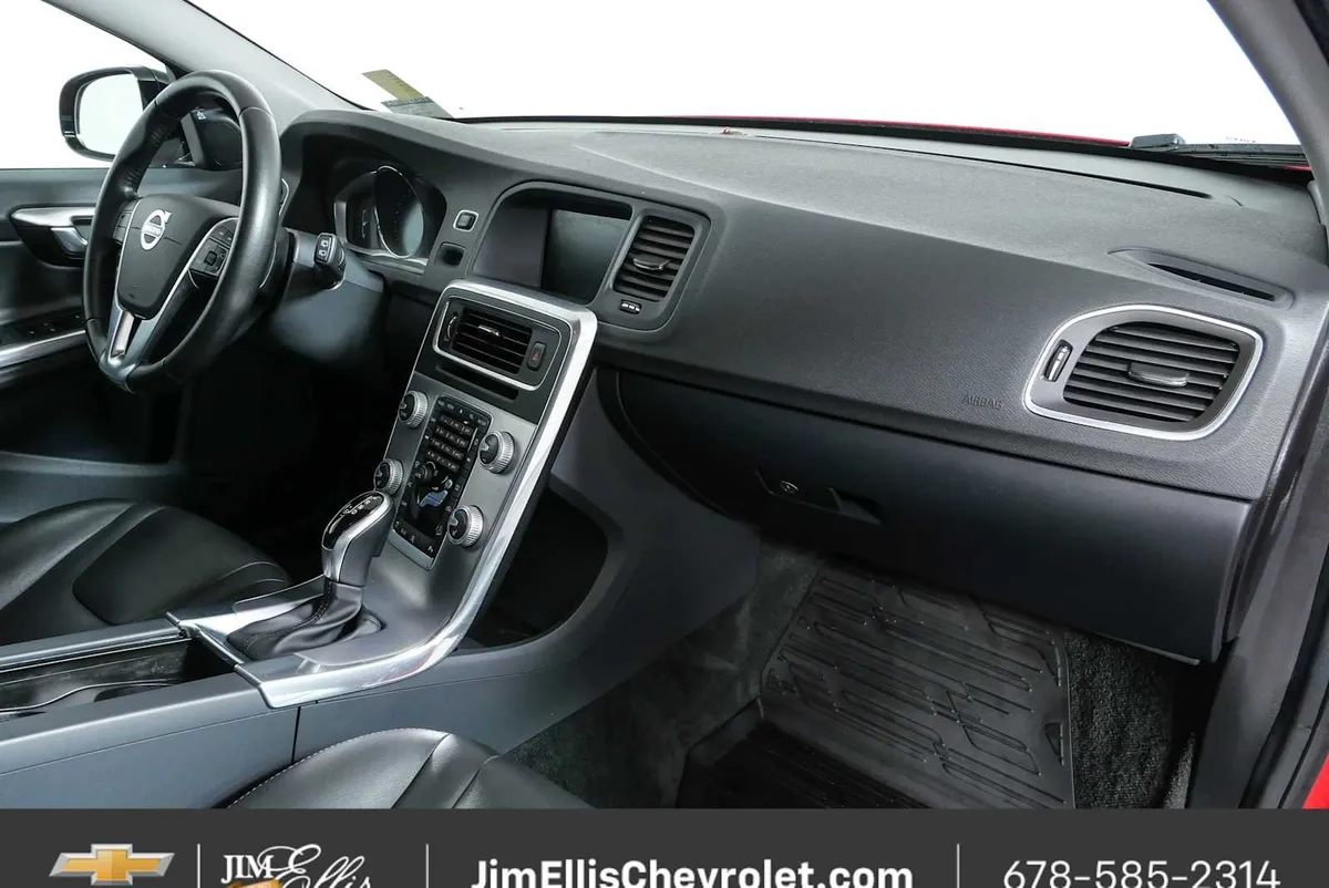 2017 Volvo V60 Cross Country T5 thumbnail 23