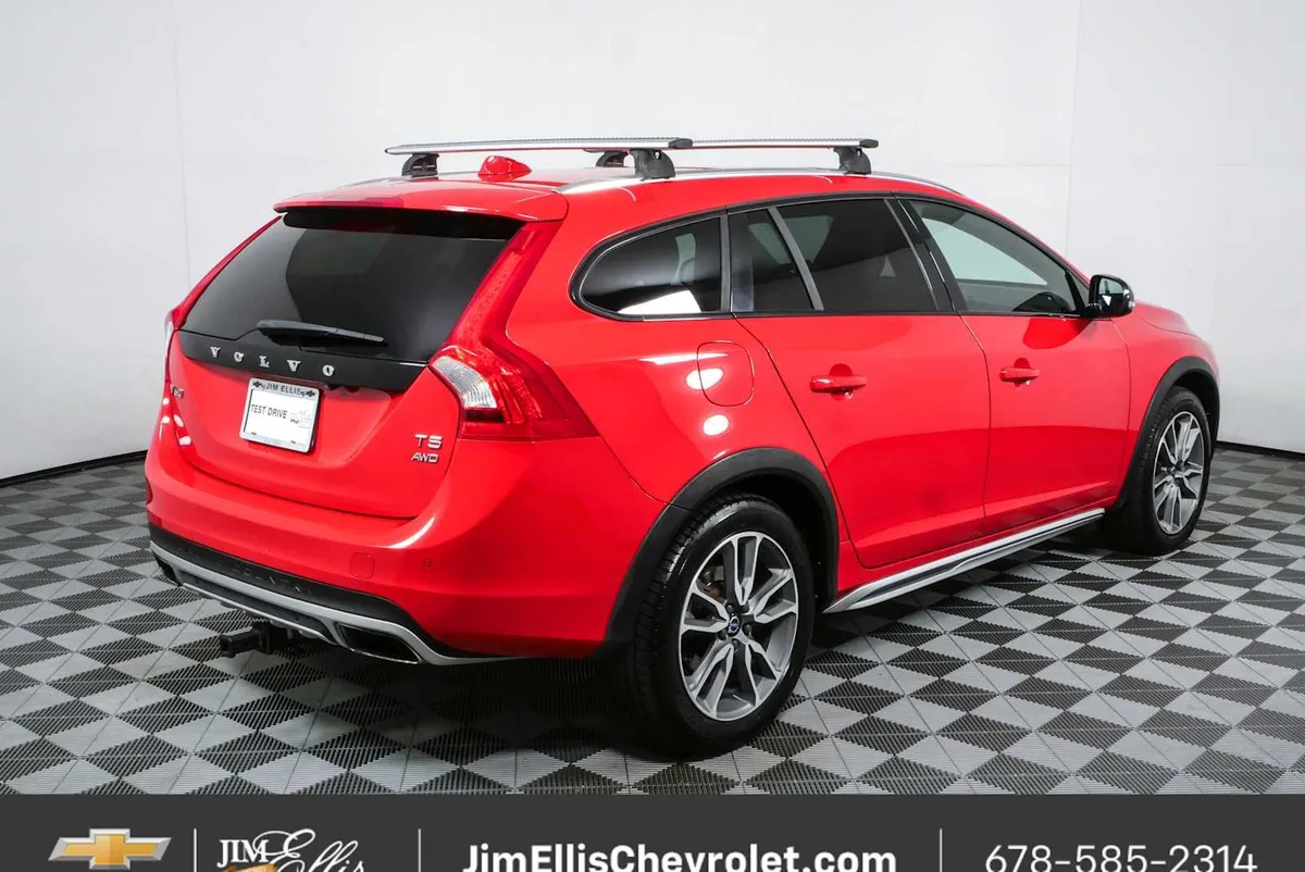 2017 Volvo V60 Cross Country T5 thumbnail 3