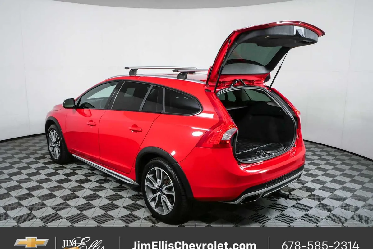 2017 Volvo V60 Cross Country T5 thumbnail 32