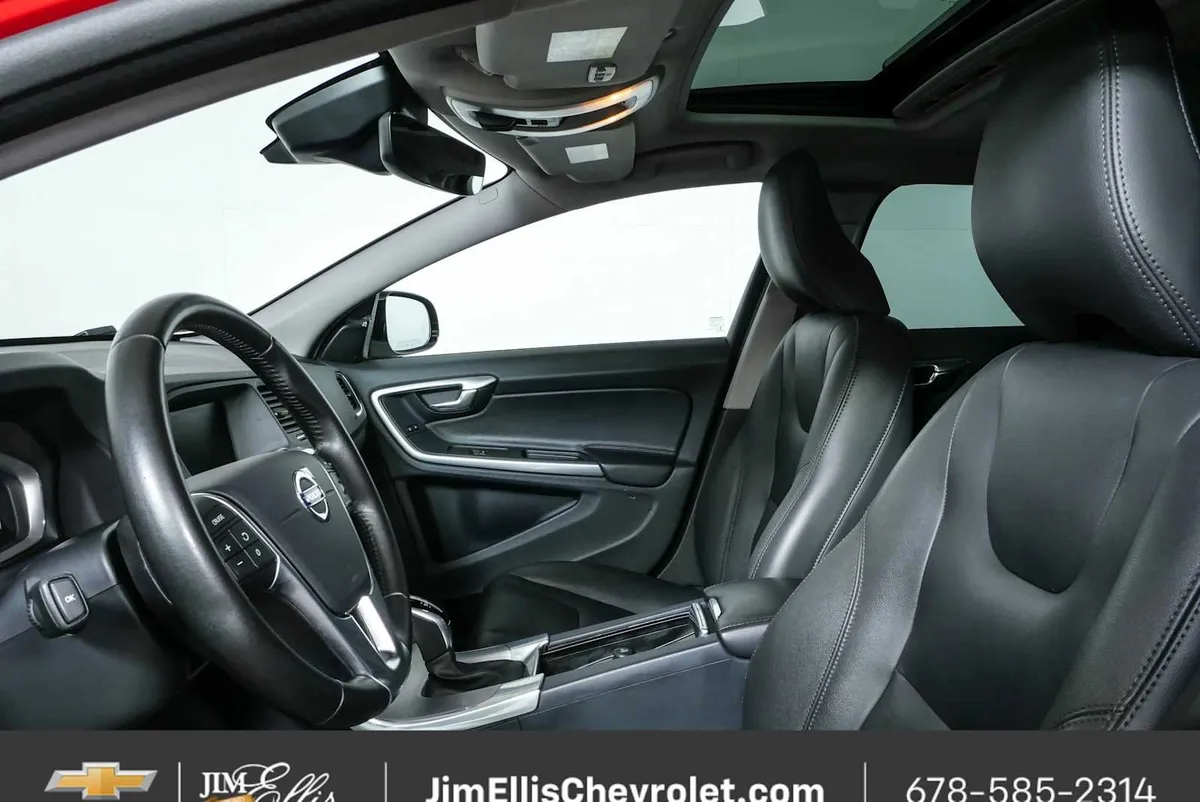 2017 Volvo V60 Cross Country T5 thumbnail 5