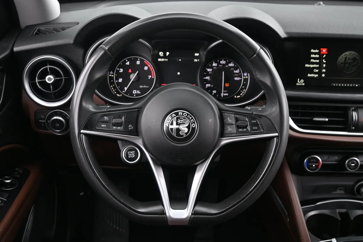 2018 Alfa Romeo Stelvio thumbnail 13