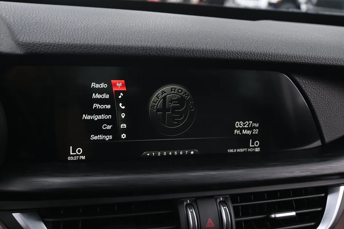 2018 Alfa Romeo Stelvio thumbnail 18