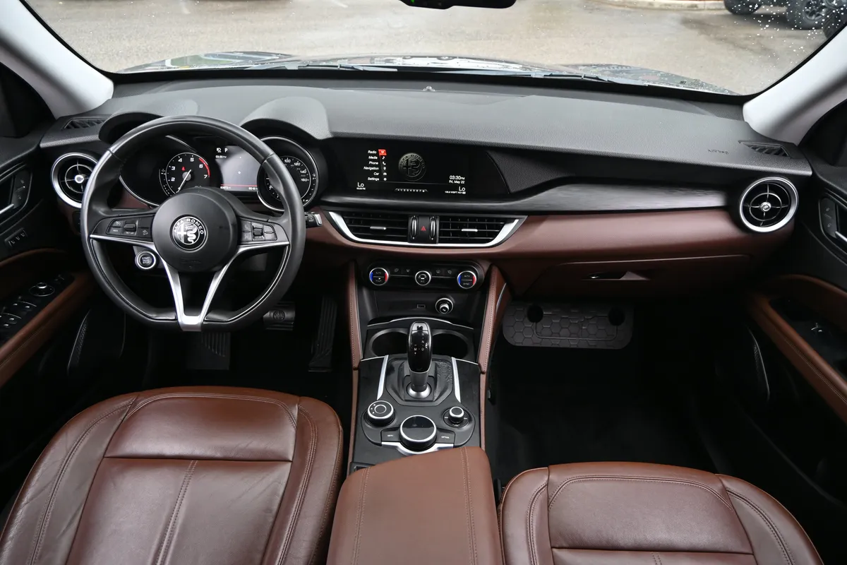 2018 Alfa Romeo Stelvio thumbnail 25