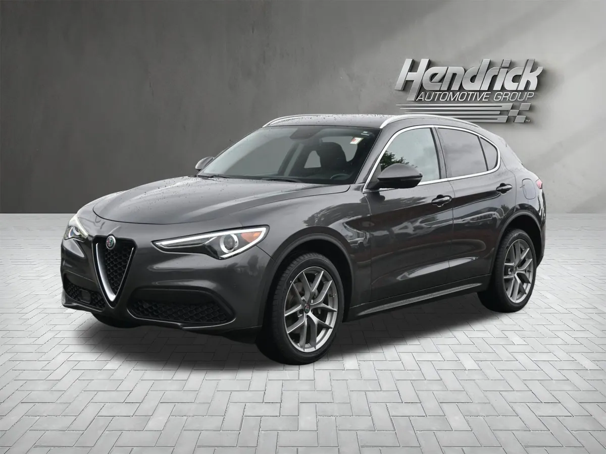 2018 Alfa Romeo Stelvio thumbnail 4