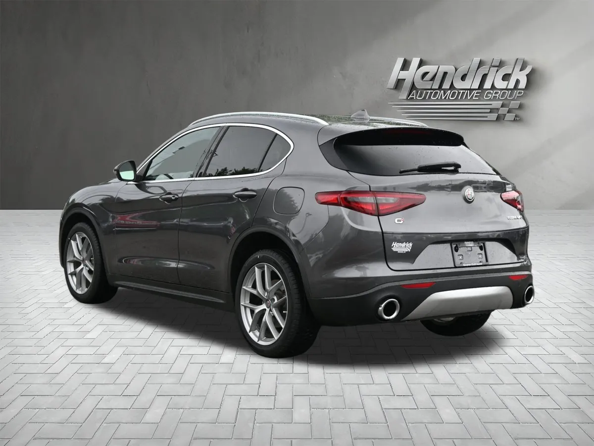 2018 Alfa Romeo Stelvio thumbnail 6