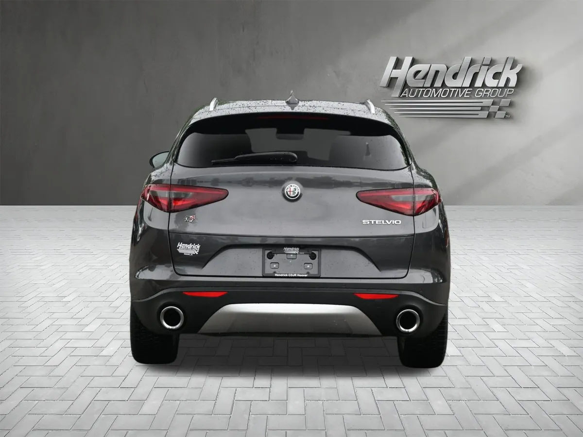 2018 Alfa Romeo Stelvio thumbnail 7