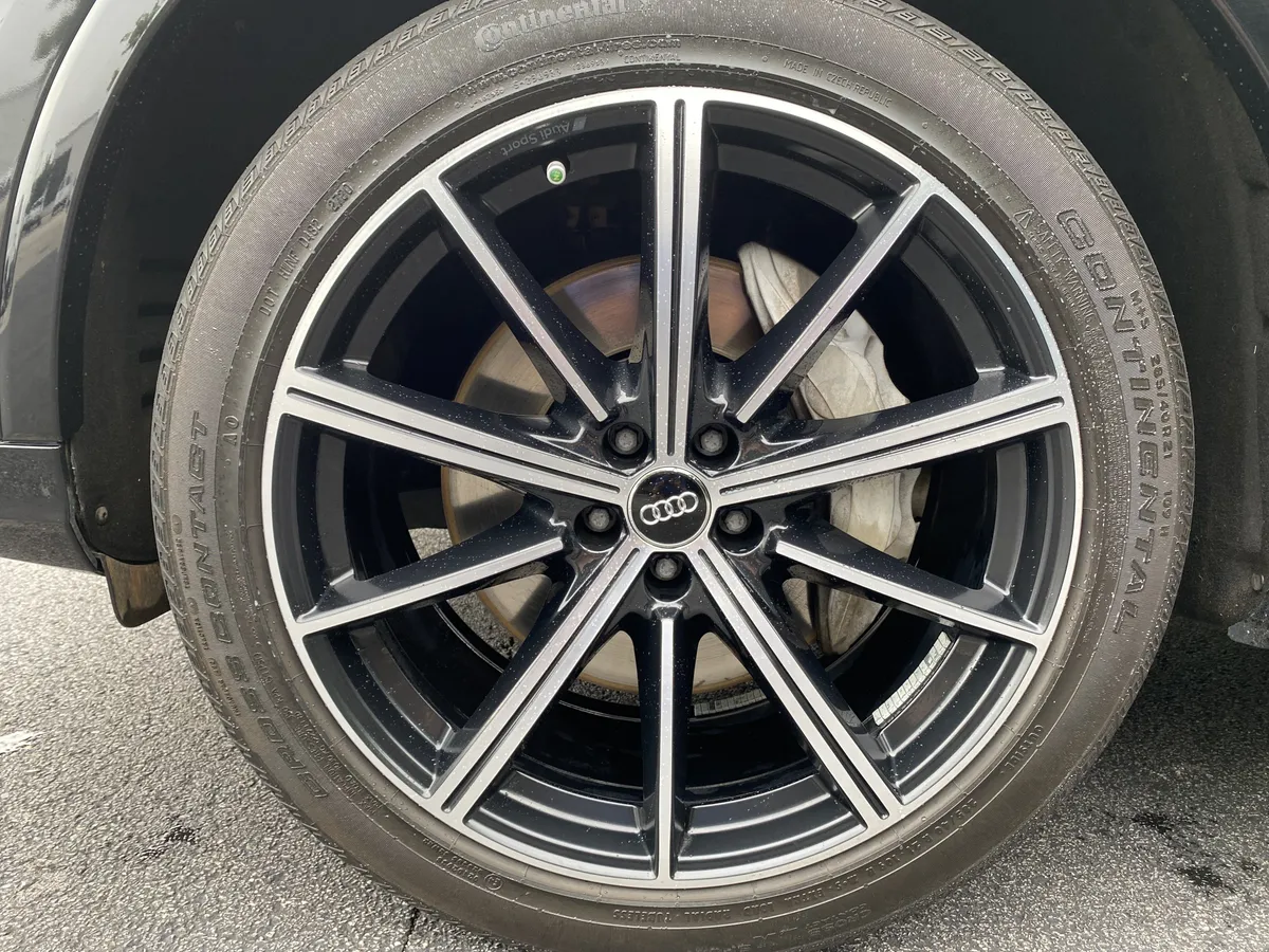 2018 Audi Q7 Prestige thumbnail 40
